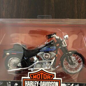 Harley Davidson 1/18 scale motorcycle